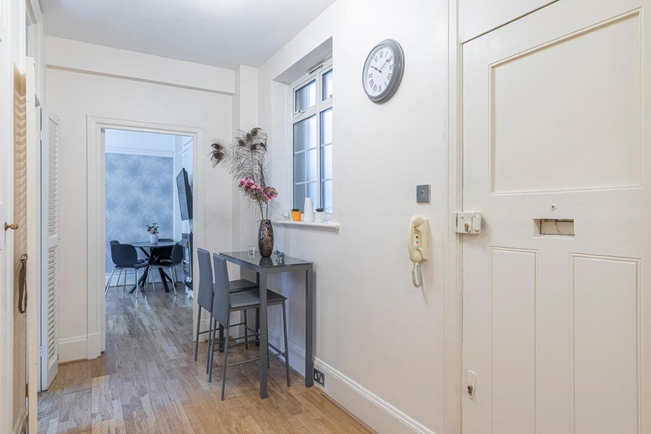 Charming 2 Bedroom Flat in Kensington High Street 2