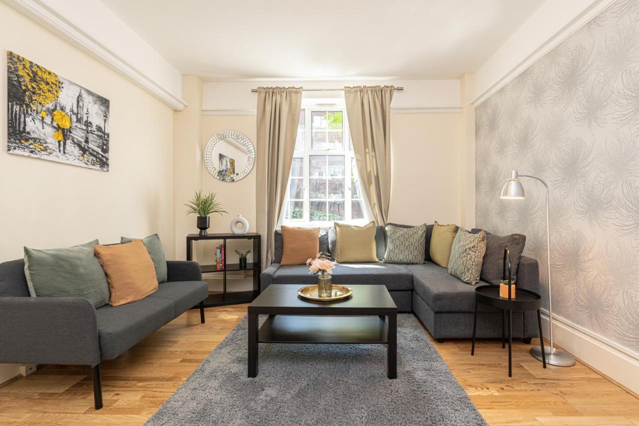 Charming 2 Bedroom Flat in Kensington High Street 1