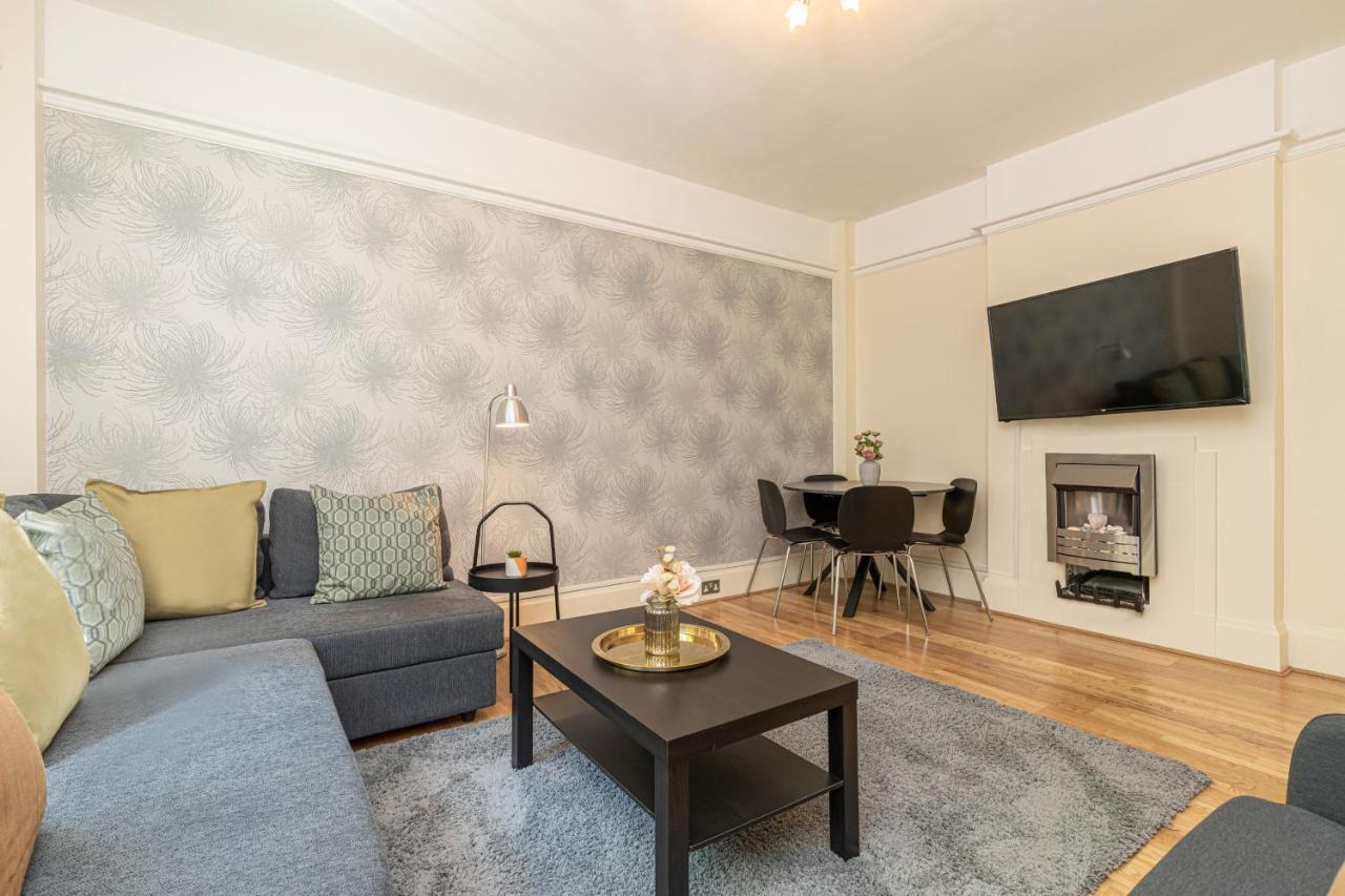 Charming 2 Bedroom Flat in Kensington High Street
