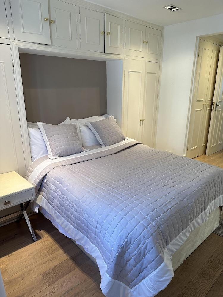 Stylish Apartment in the Heart of Chelsea 2