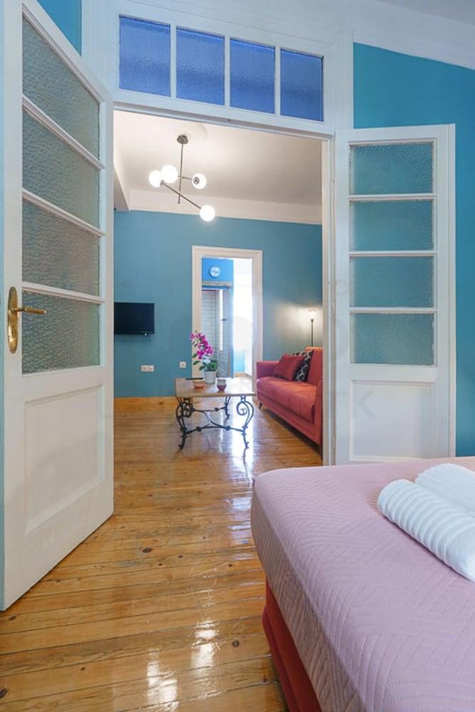 Luxury Art Deco 1-Bed Apartment in Thessaloniki 2