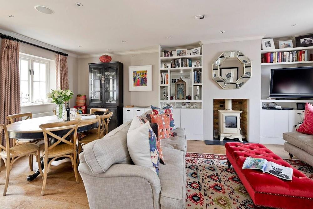 Delightful 3-Bed Family Home Bayswater