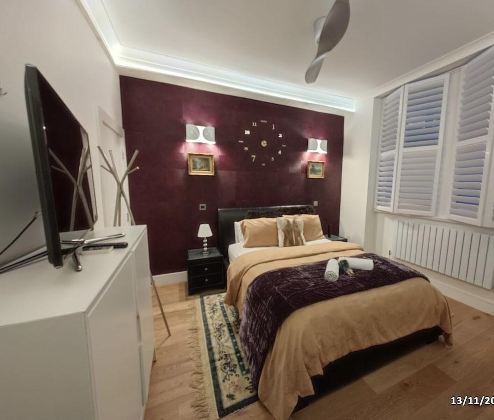 Cosy London Apartment with 2 Bedrooms 1