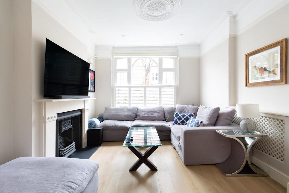 Stunning 4-Bed Family Home with Garden Fulham