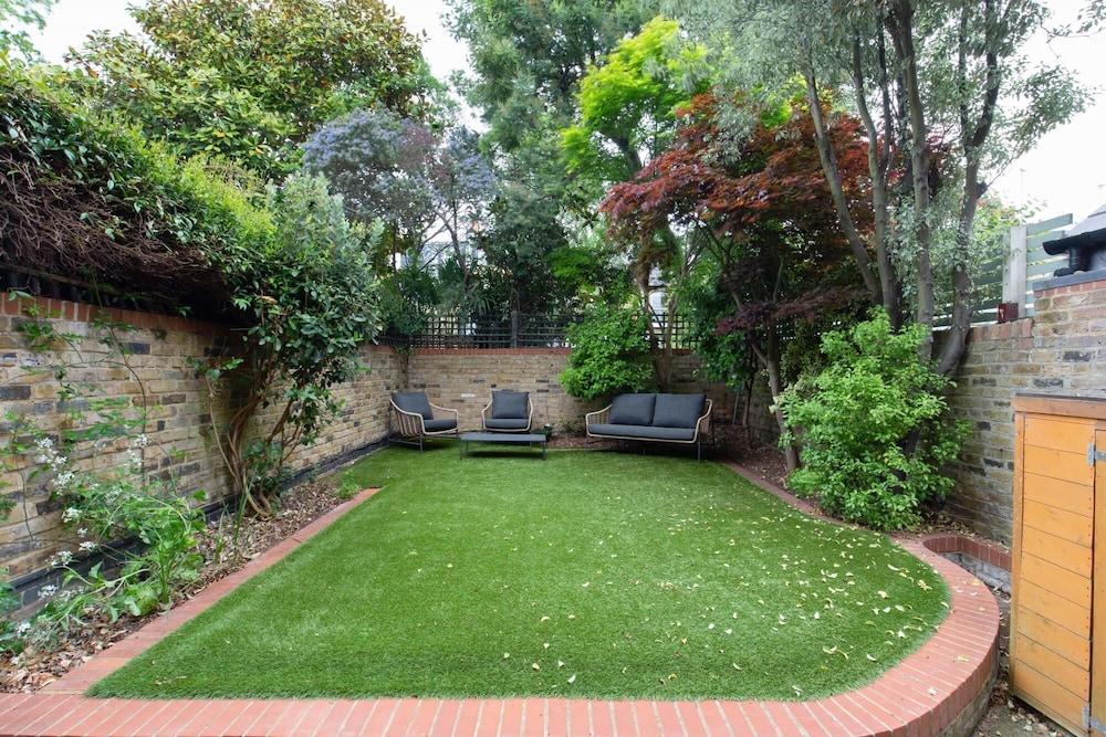 Stunning 4-Bed Family Home with Garden Fulham 2
