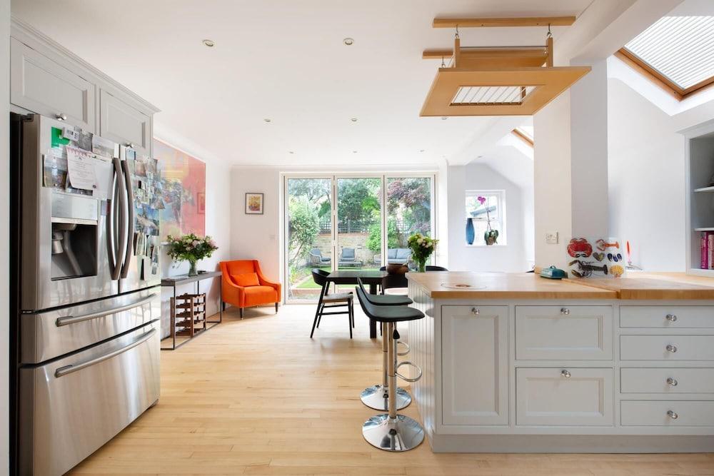 Stunning 4-Bed Family Home with Garden Fulham 1