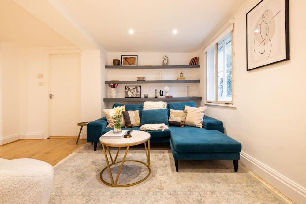 The Brixton Place - Stunning 1bdr W Study Room 2