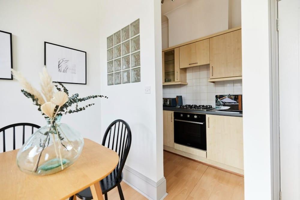 The Camden Hideaway - Stunning 1bdr Flat with Balcony 2