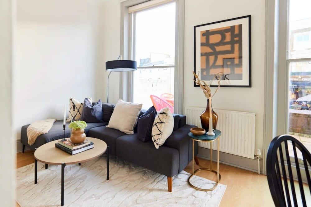 The Camden Hideaway - Stunning 1bdr Flat with Balcony 1