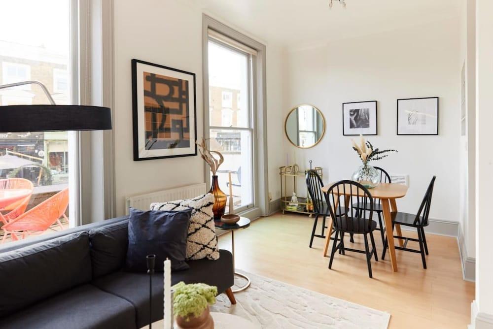 The Camden Hideaway - Stunning 1bdr Flat with Balcony