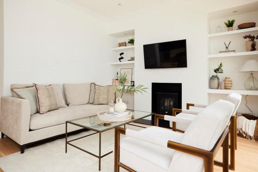 The Kensington Chelsea Escape - Stunning 5bdr with Patio Terrace