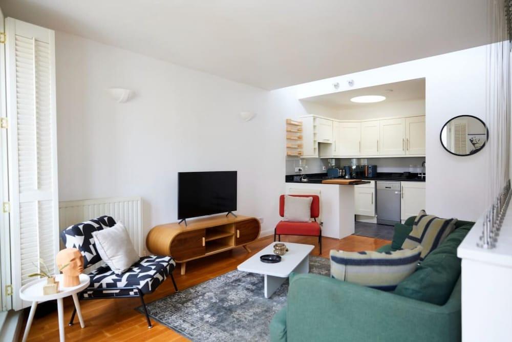 The London Nest - Trendy 3bdr House 1