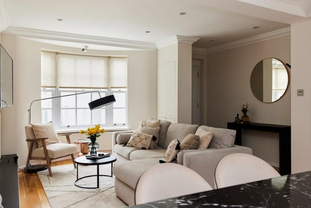 The South Kensington Wonder - Trendy 3bdr House with Garden 2