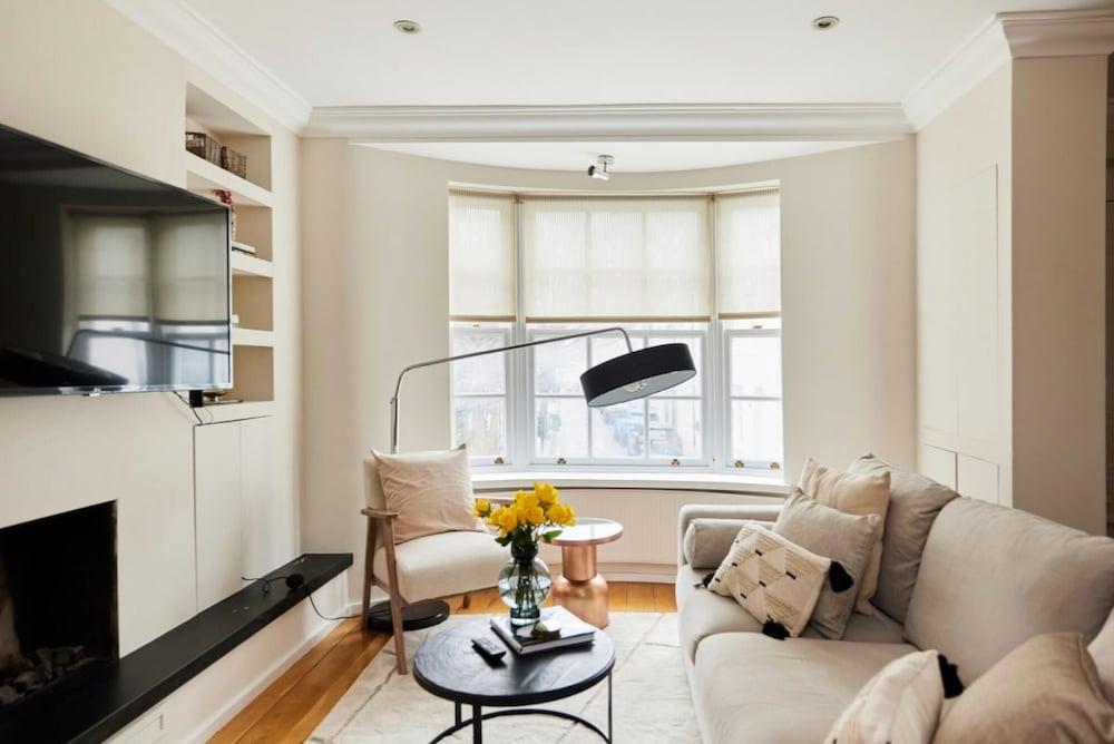 The South Kensington Wonder - Trendy 3bdr House with Garden 1