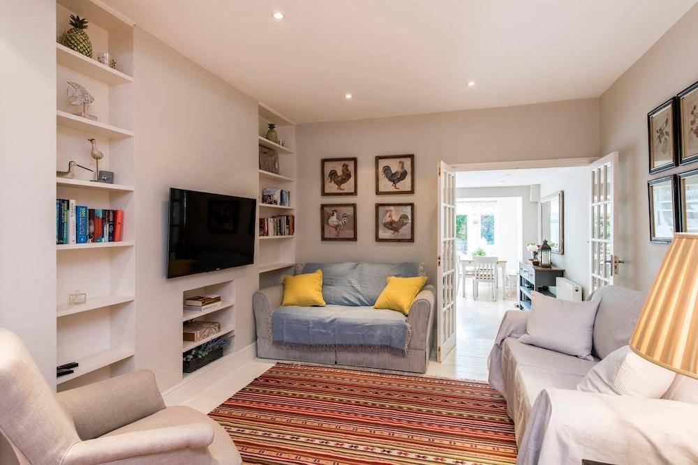 Delightful 2-Bed Home, Fulham 2