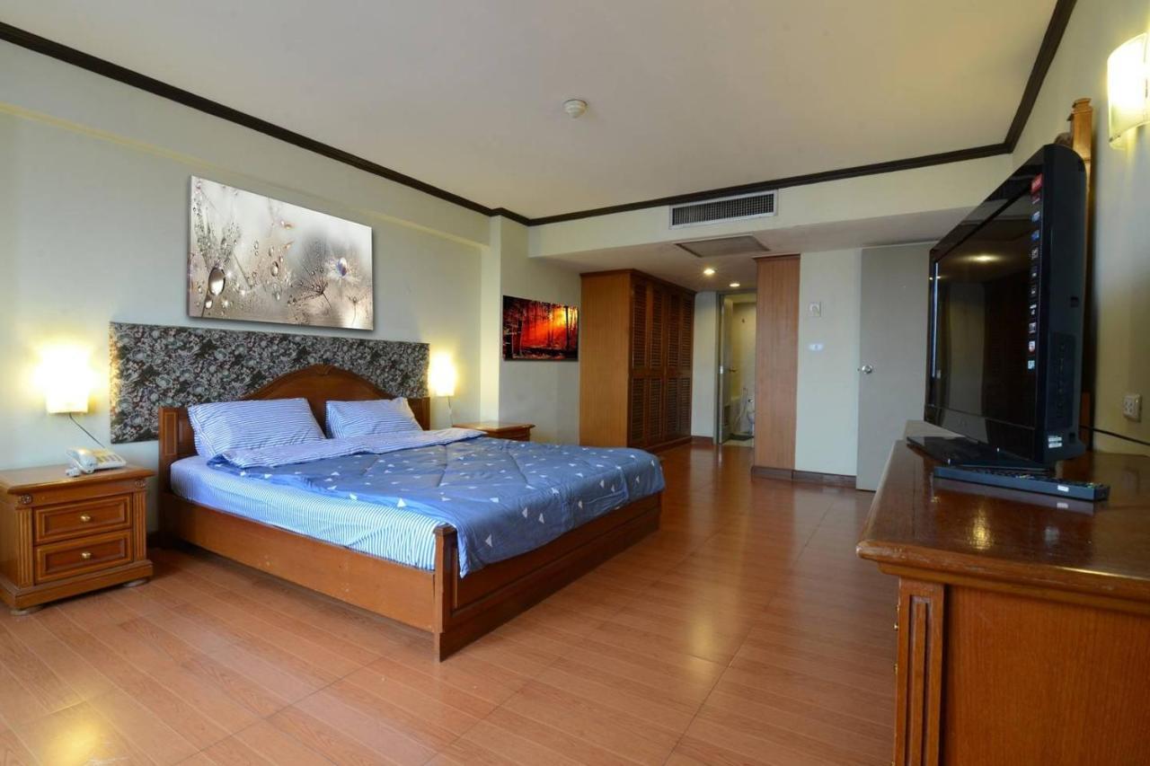 Omni Towers - Large 1 Bedroom Condo Soi Nana 2