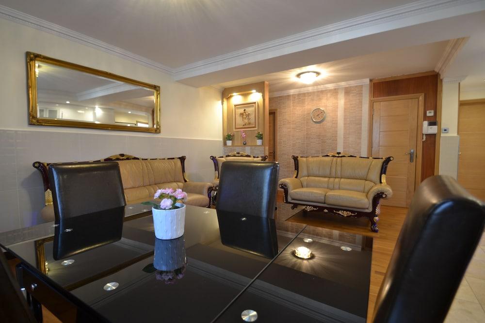 Hyde Park Suites - Apartments