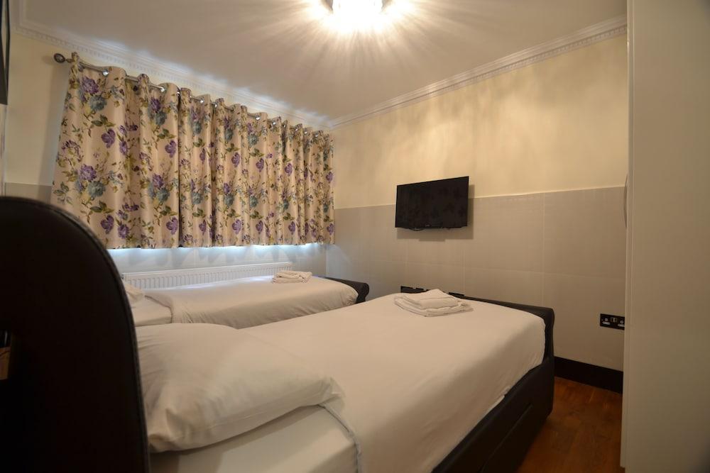 Hyde Park Suites - Apartments 1