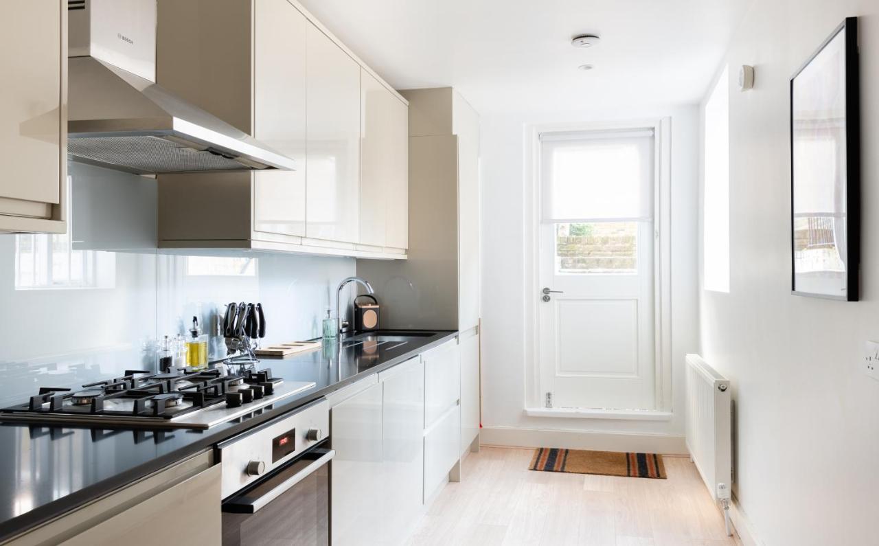 The Chelsea Arms - Bright 3bdr with Garden & Private Parking 1