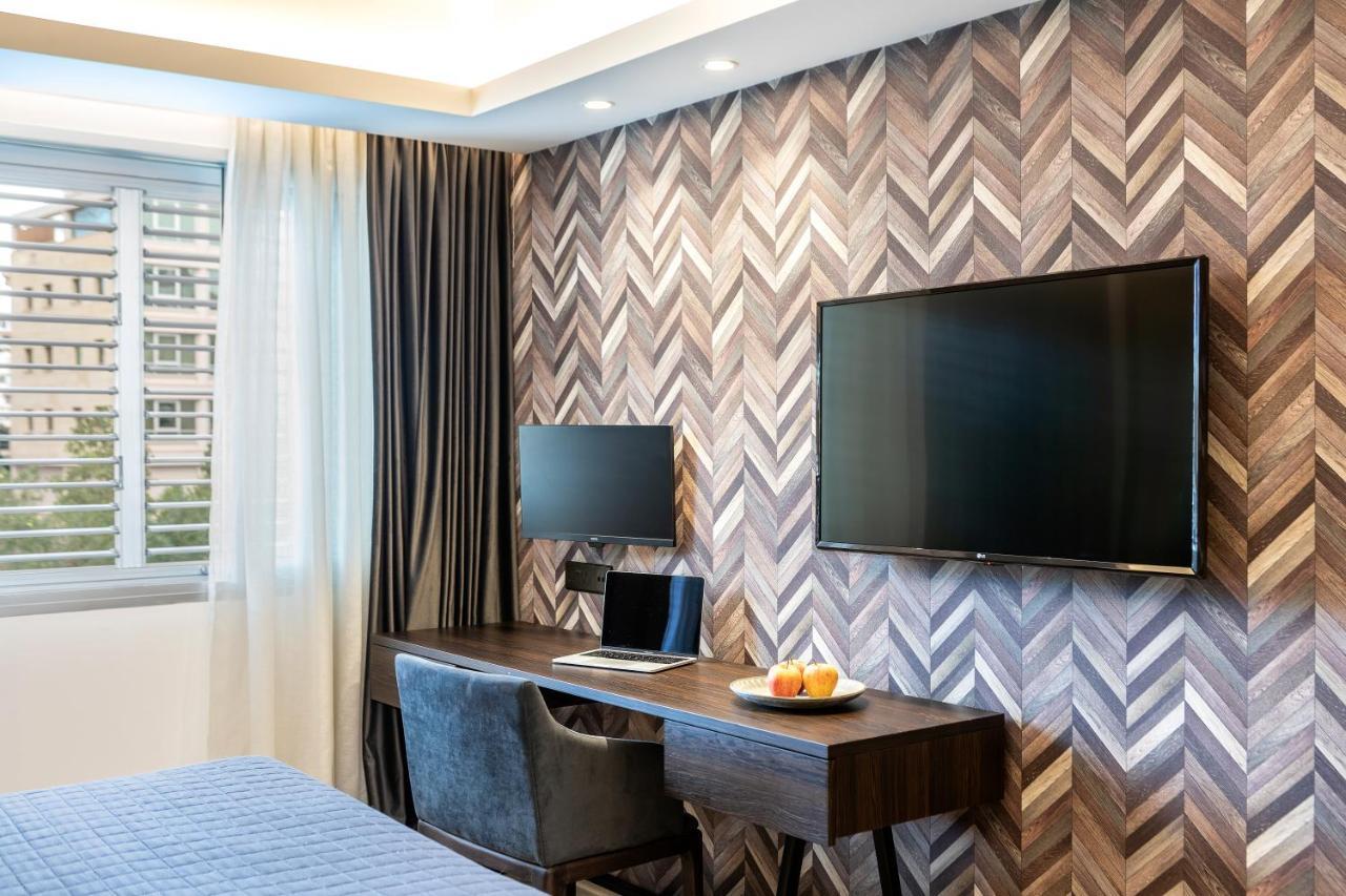 Almond Business Suites 1