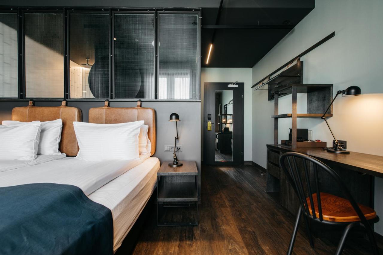 Exeter Hotel 1