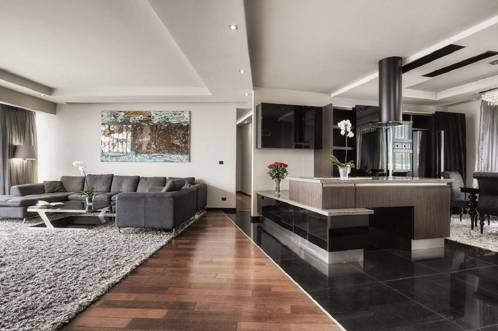 Emirates Apart Residence 2