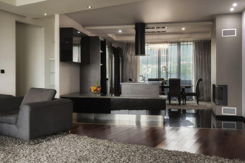 Emirates Apart Residence