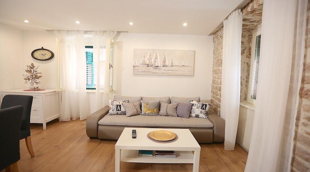 Rialto Luxury Apartment