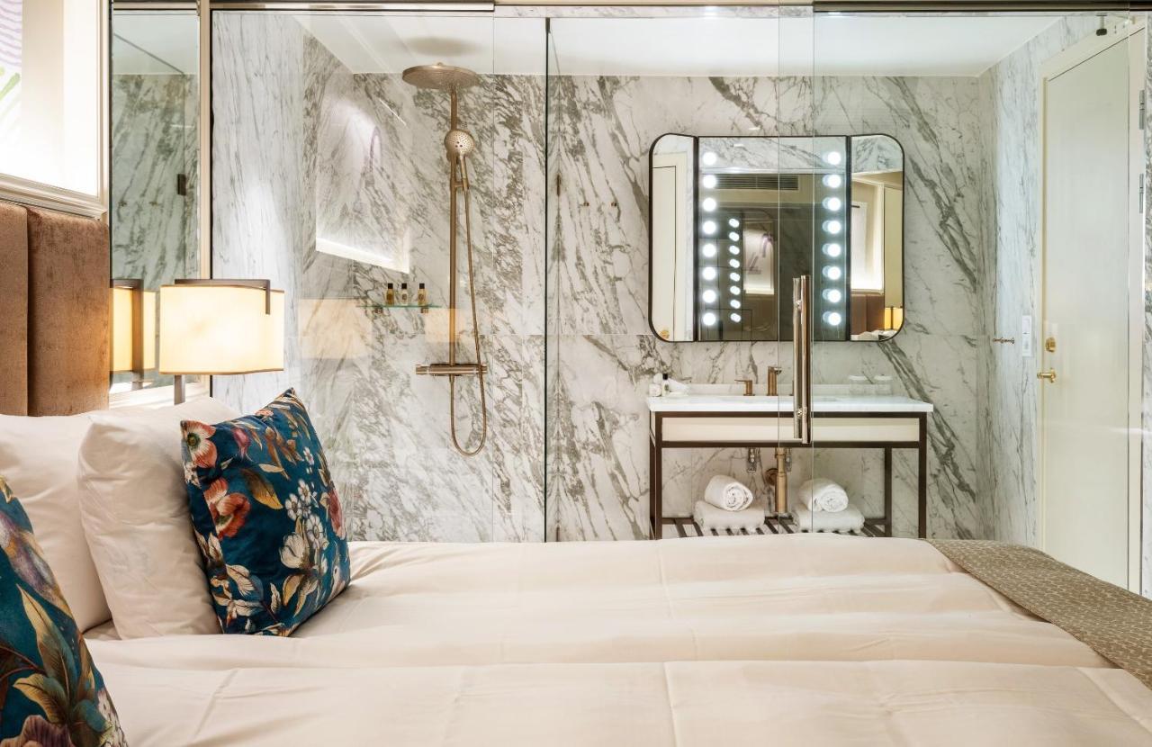 Bank Hotel 2