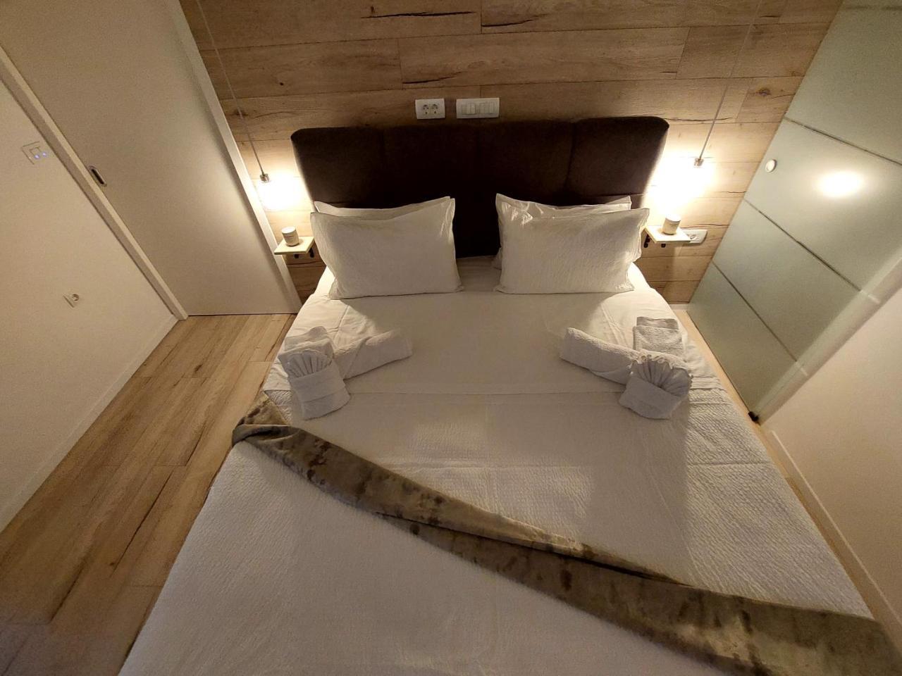 V Apartment 2
