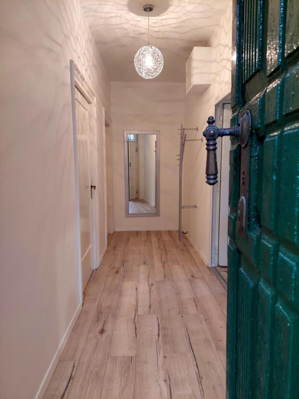 V Apartment 1