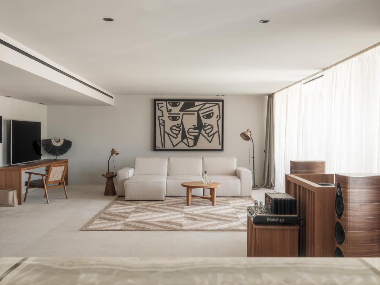 Oku Ibiza 1