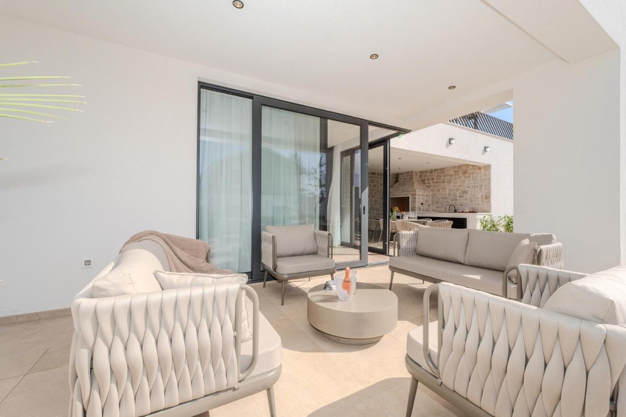 Villa Galla - Heated Pool, Sea View, Jaccuzzi, Modern Design