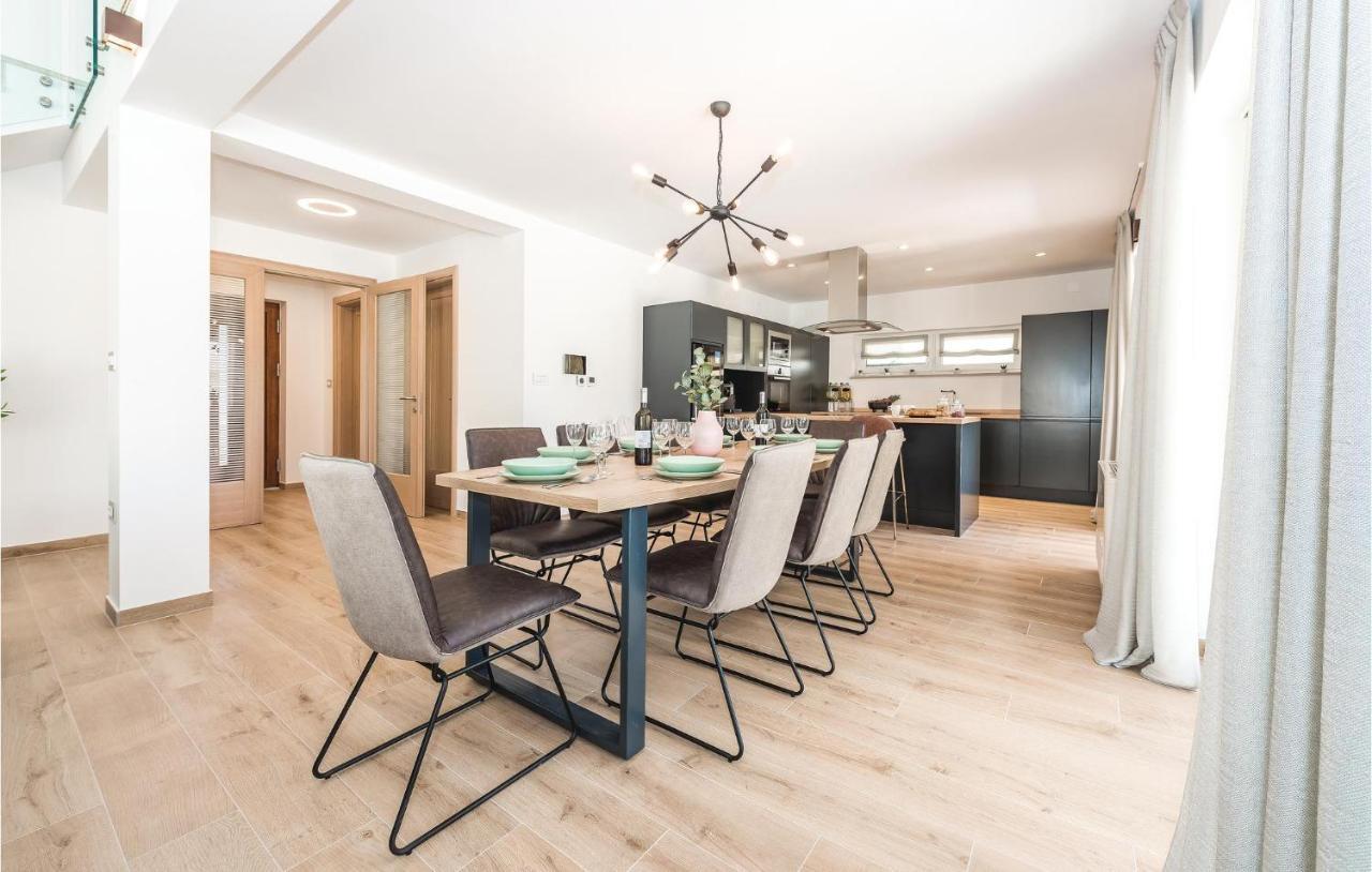Amazing Home in Pirovac with Jacuzzi 1