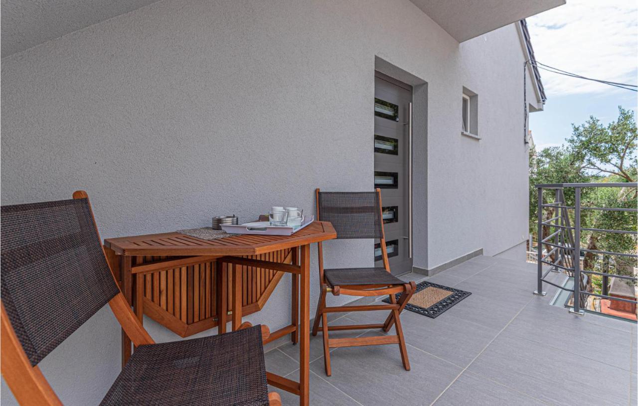 Pet Friendly Apartment in Pirovac