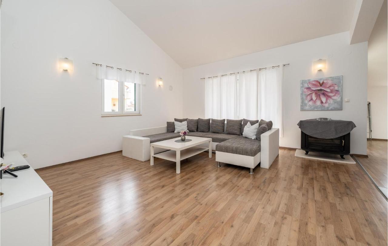 Nice Home in Vodice with Kitchen 2