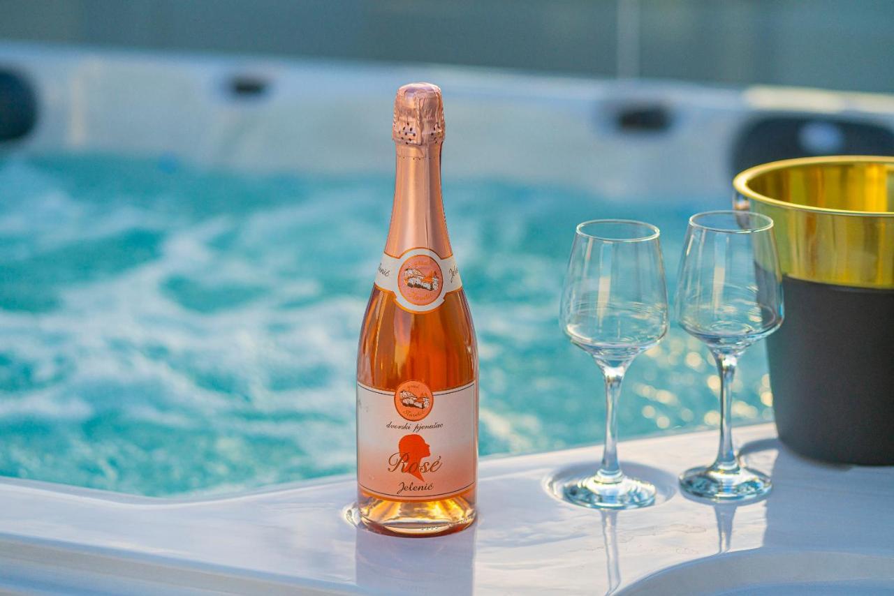 "Golden Sky" Baby Villa with Jacuzzi 1