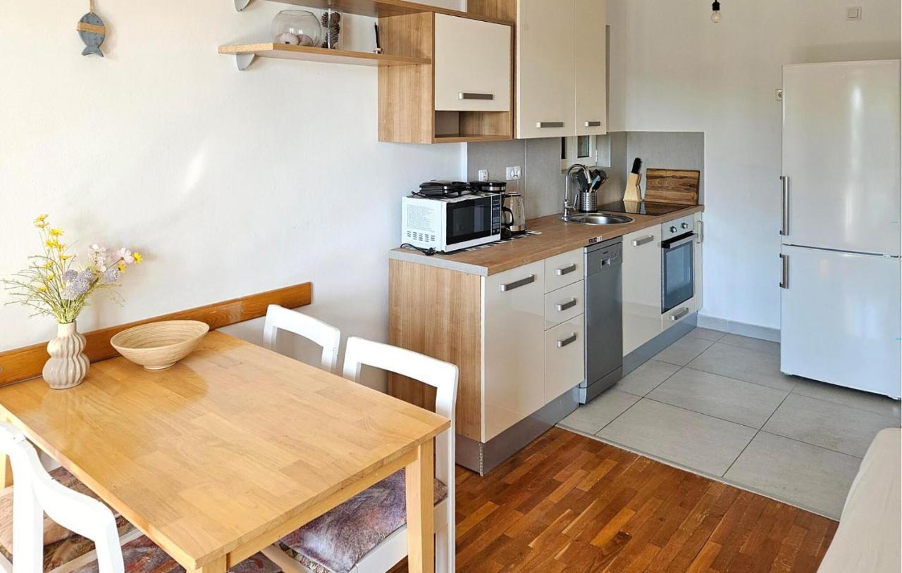 Pet Friendly Apartment in Pirovac 1
