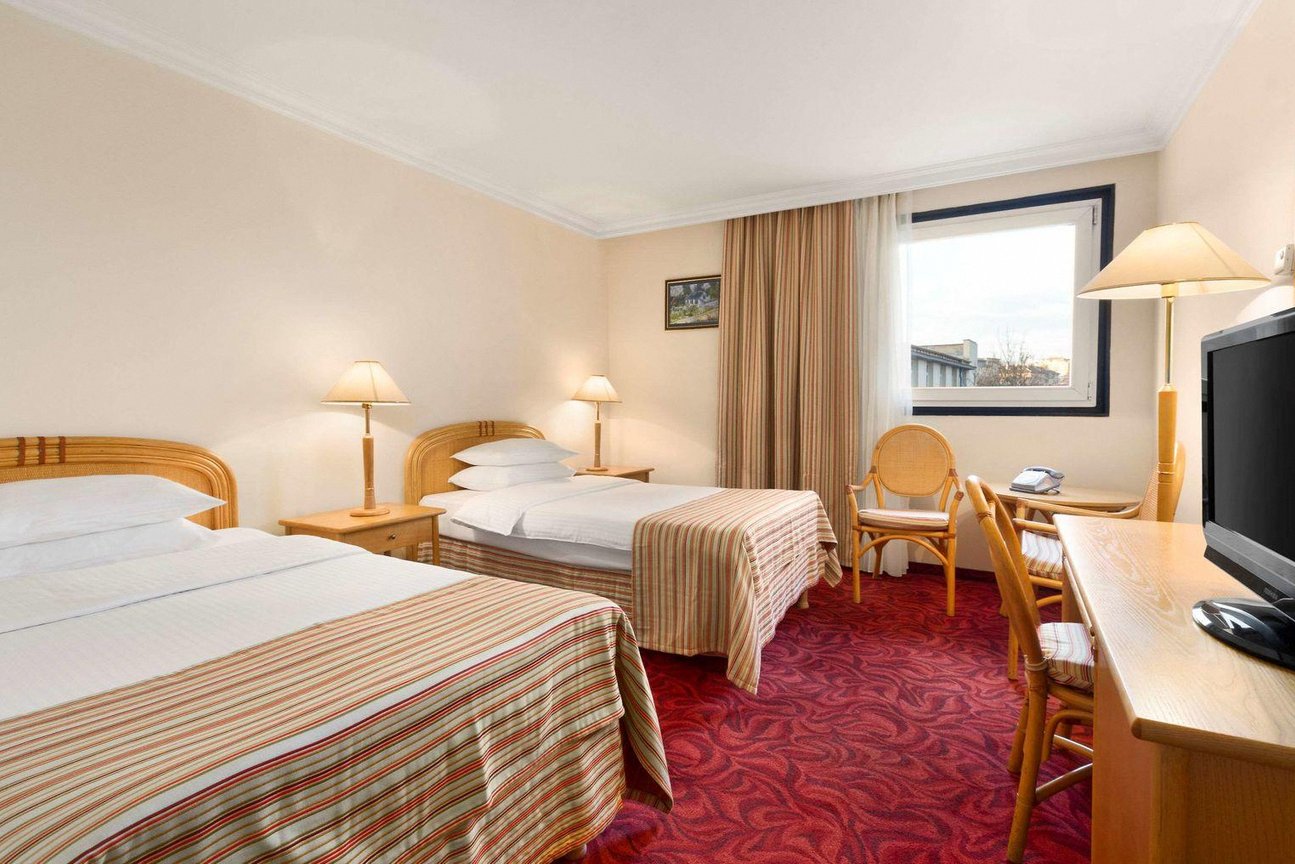 Ramada by Wyndham Sofia City Center 1