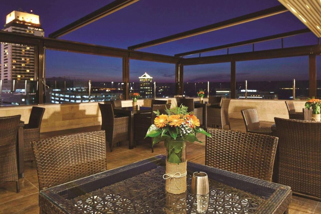 Doubletree by Hilton Hotel Izmir - Alsancak 1