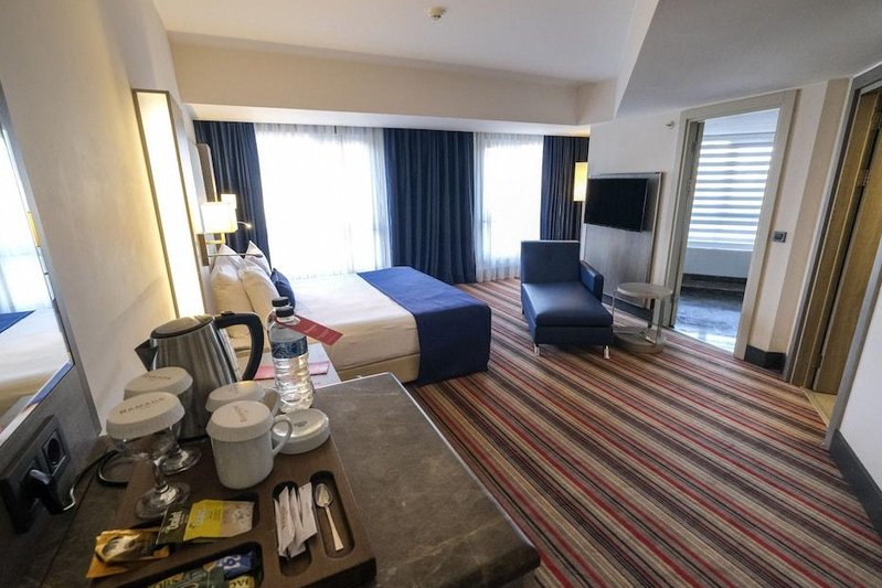 Ramada Plaza by Wyndham Izmir 1