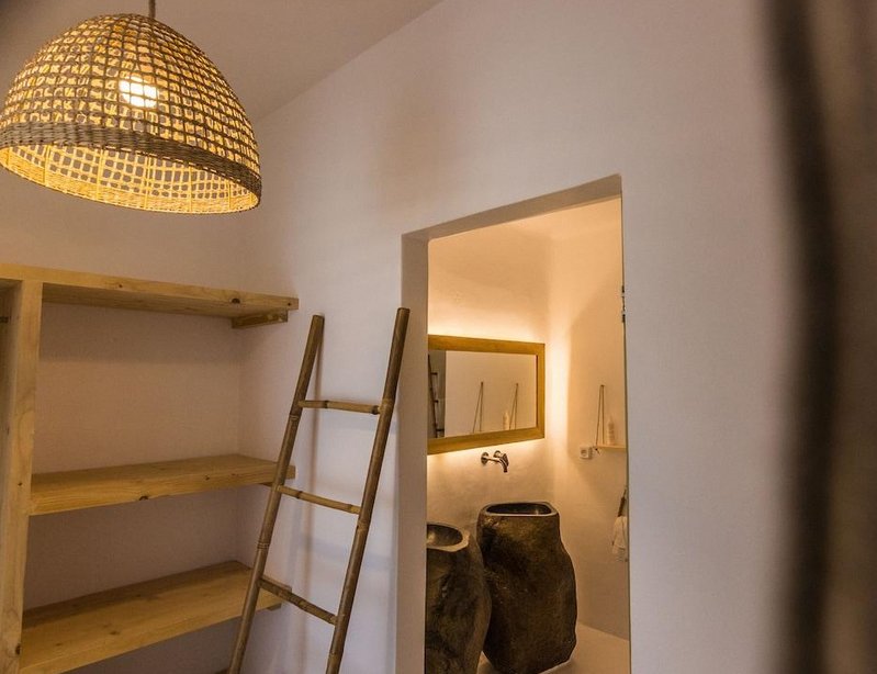 Salt Suites Milos 1