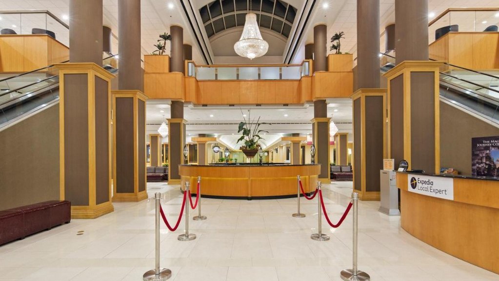 The Florida Hotel & Conference Center at the Florida Mall 1