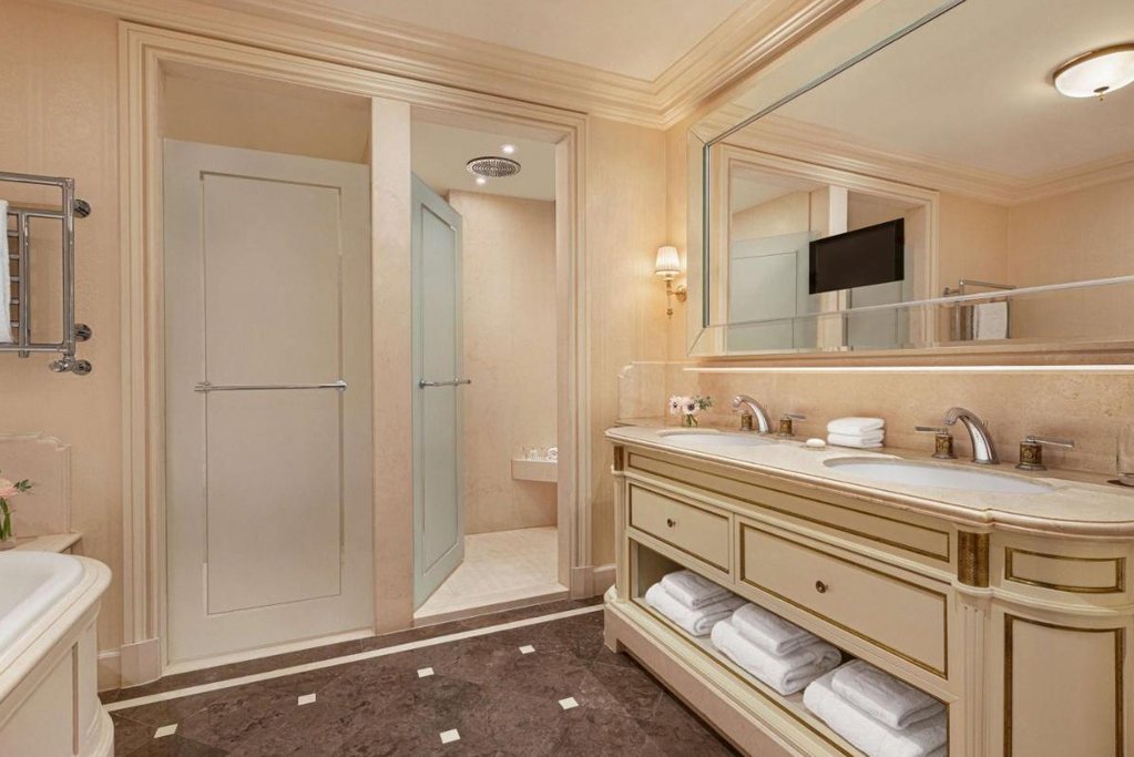 Shangri-La Paris 1