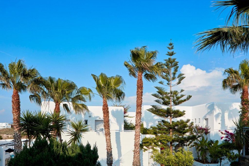 Mr & Mrs White Paros 1
