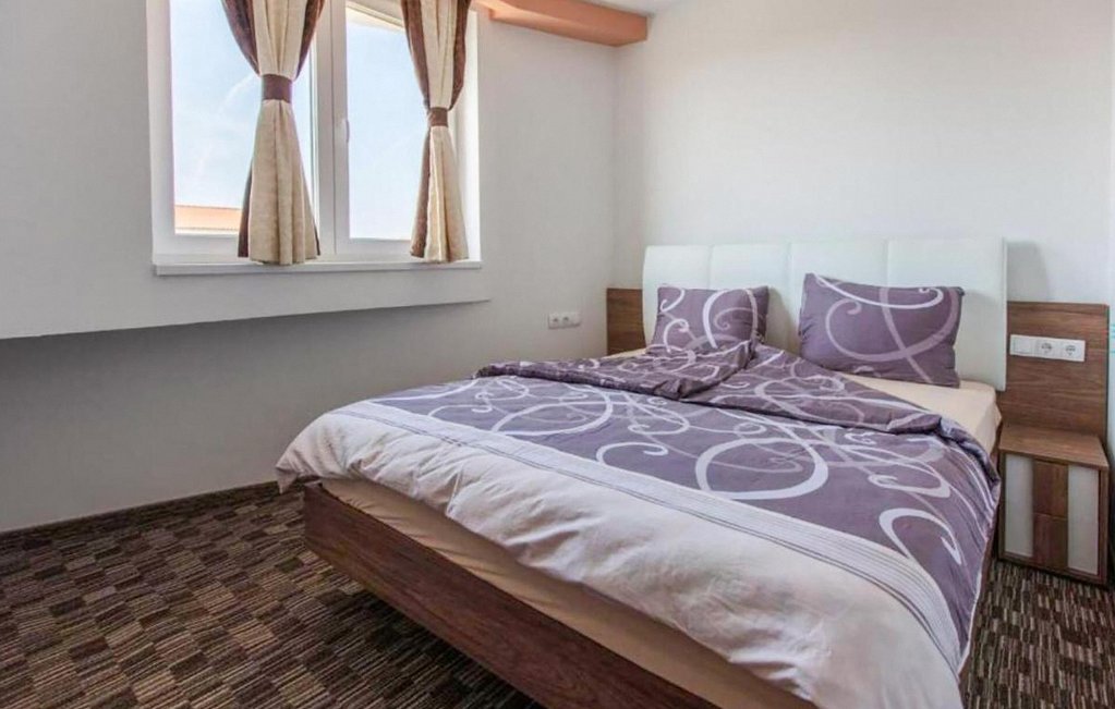 2 Bedroom Beautiful Apartment in Vodice 2
