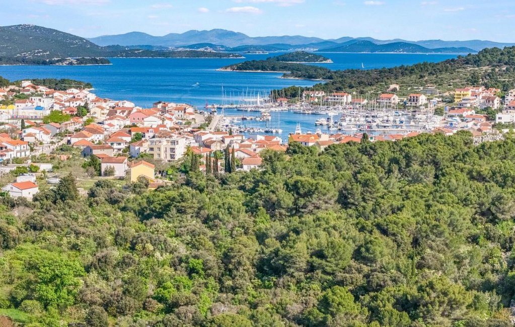 2 Bedroom Gorgeous Apartment in Jezera 1
