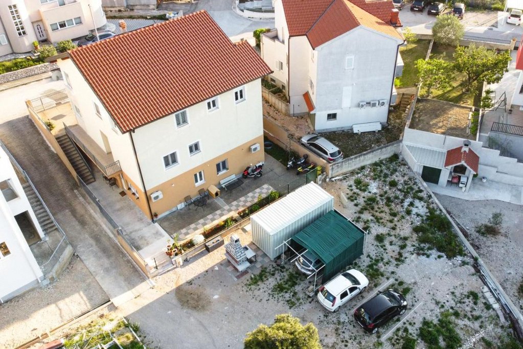 Apartments Bonis III 2