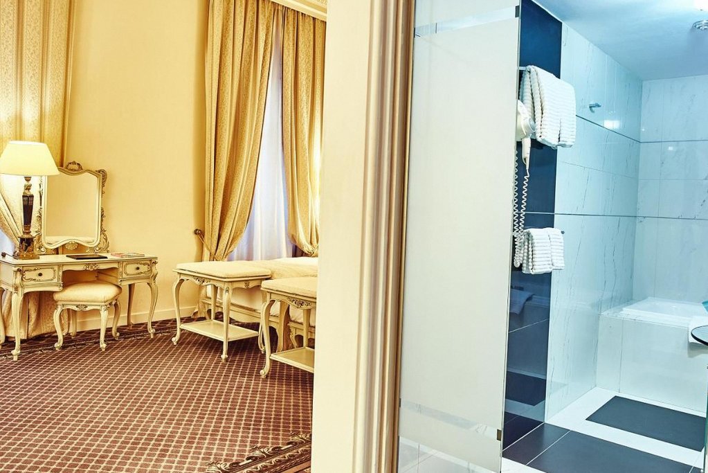Grand Hotel Continental 2