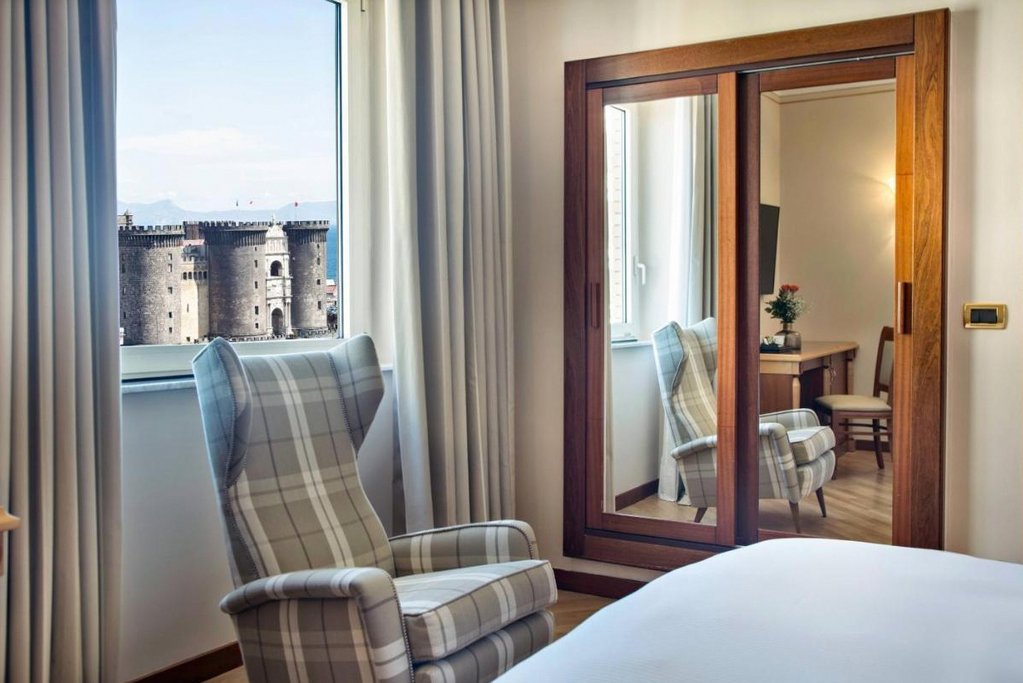 Renaissance Naples Hotel Mediterraneo 1